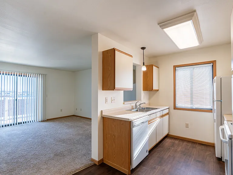 Grand Forks, ND Autumn Ridge Apartments | Kitchen and Living