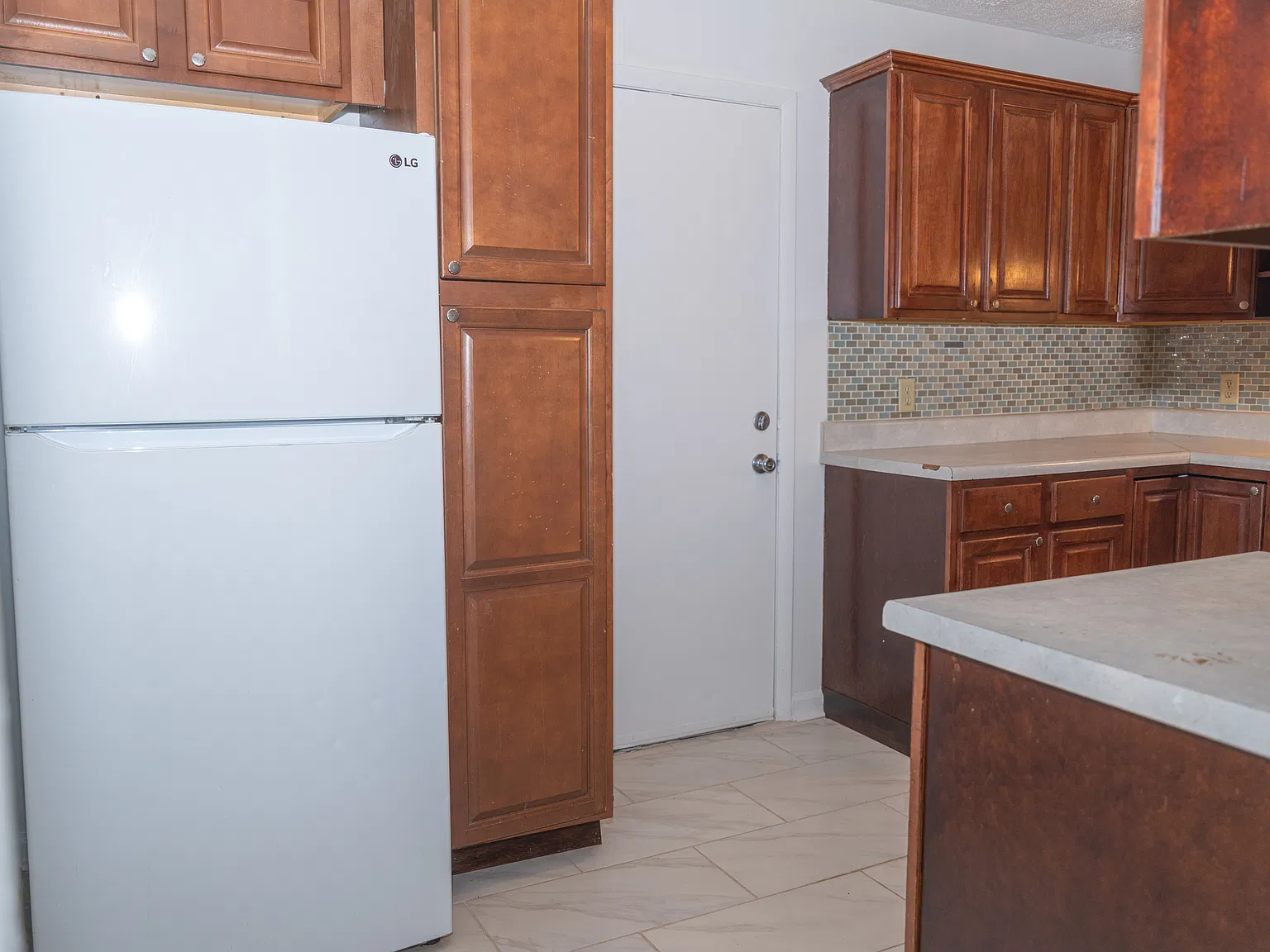 3 bed, 1.5 bath, 1080 sqft, $1,695 — Photo 2