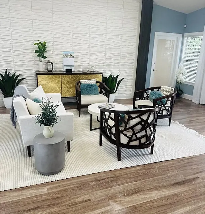 Avenue 33 Apartments