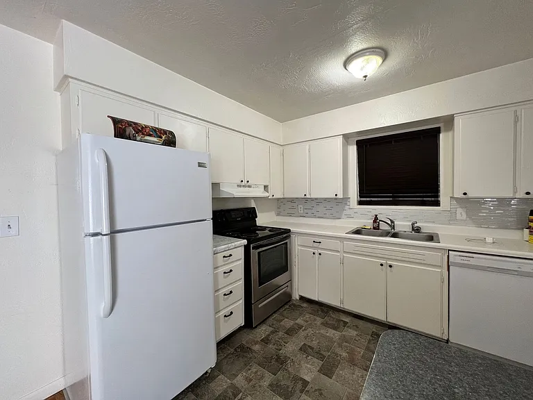 1215 S Eastlake Dr — Photo 5