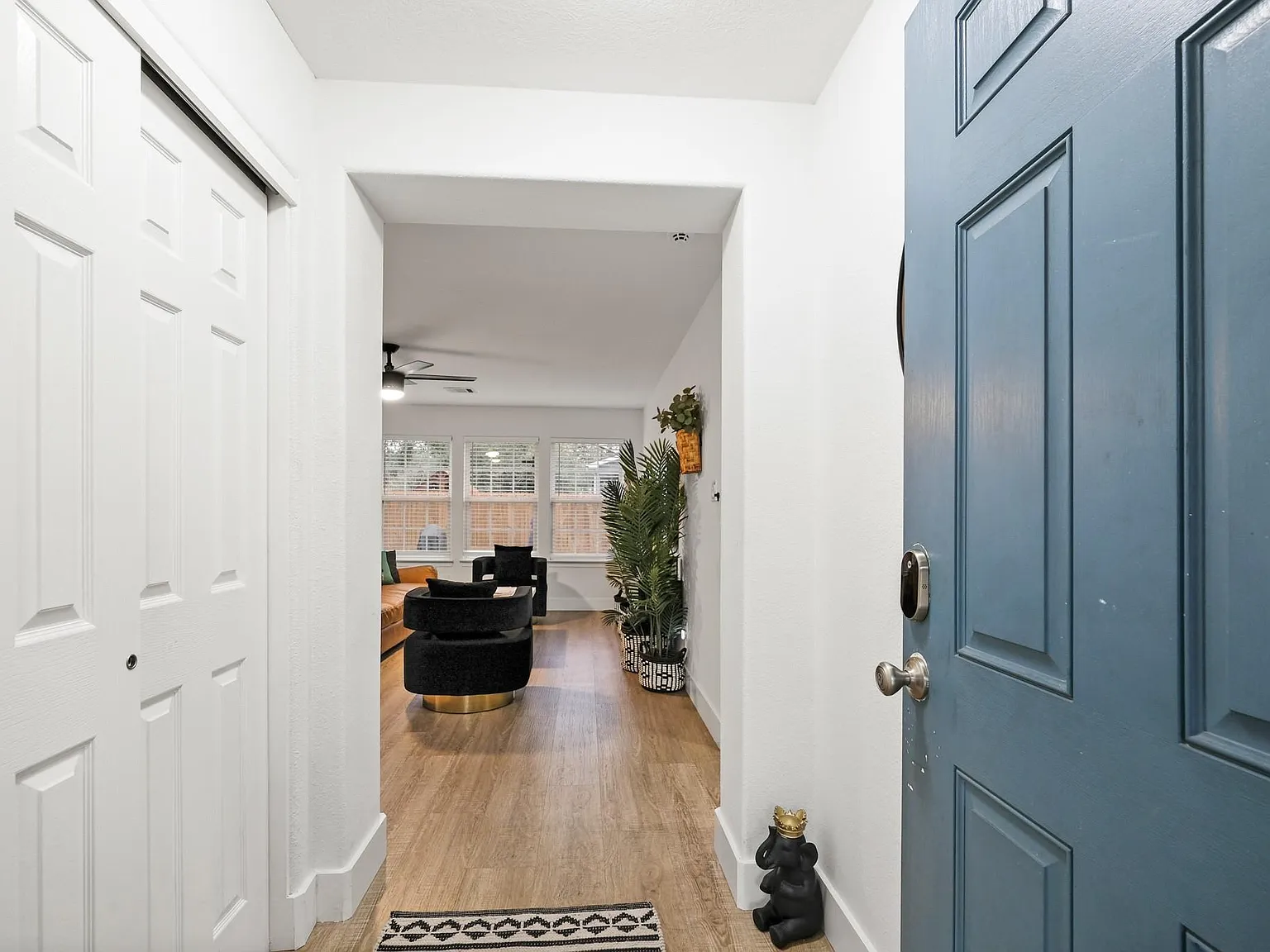 3 bed, 2.0 bath, 1557 sqft, $3,500 — Photo 2