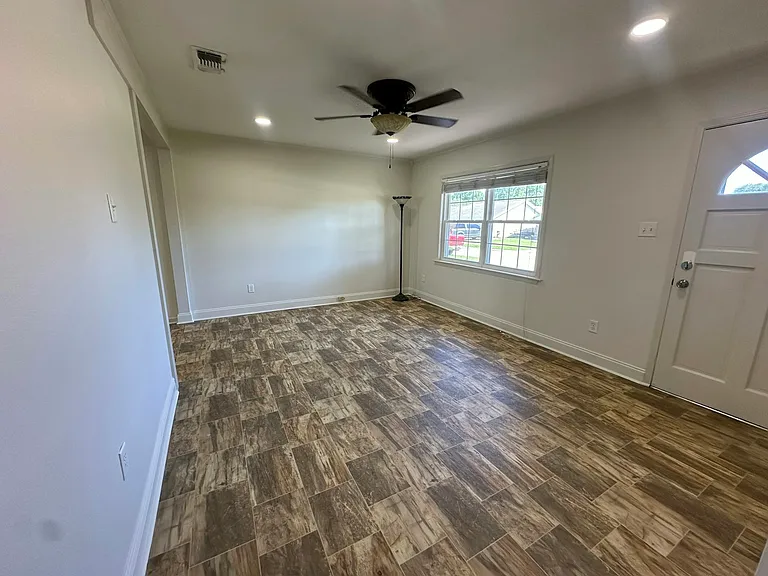 116 Felicia Dr — Photo 2