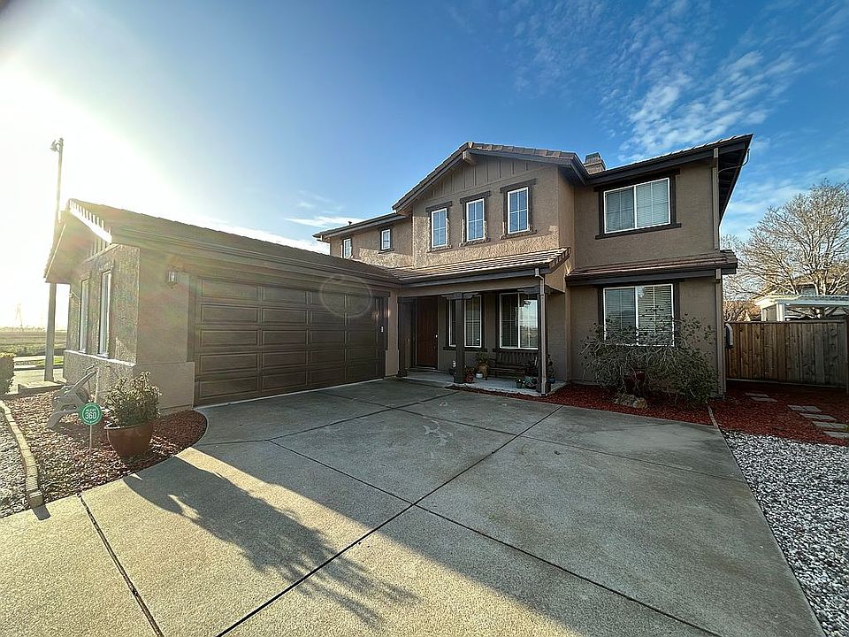 2nd image of 450 Kensington Way