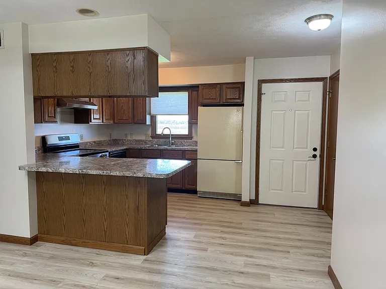 1025 W Hoppus Rd — Photo 8