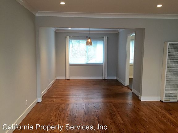 2nd image of 970 Crane St #5
