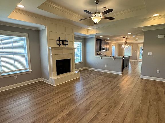 4th image of 303 Hundley Dr