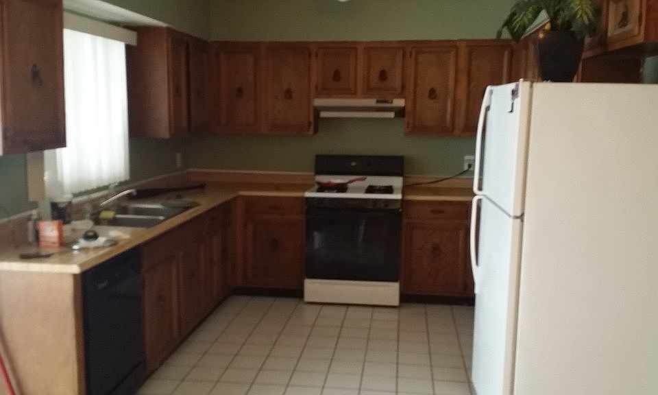 2nd image of 8843 W Cinnabar Ave