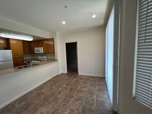4th image of 5201 Laguna Oaks Dr #187