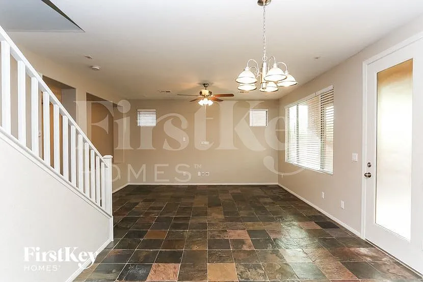3 bed, 2.5 bath, 1789 sqft, $2,435 — Photo 4