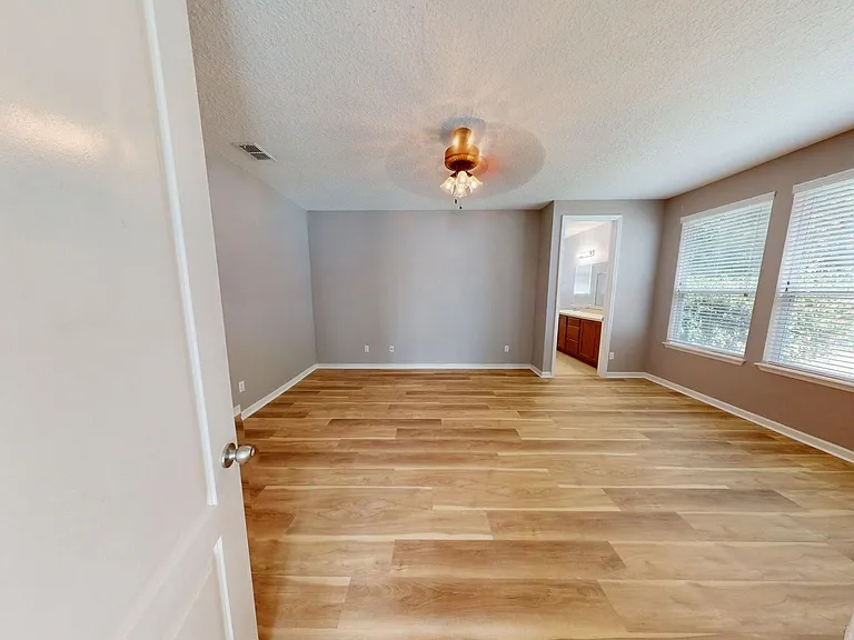 15707 Lexington Park Blvd — Photo 22