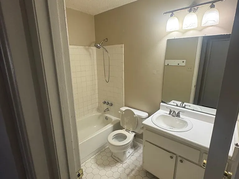 2835 Toehill Cv — Photo 37