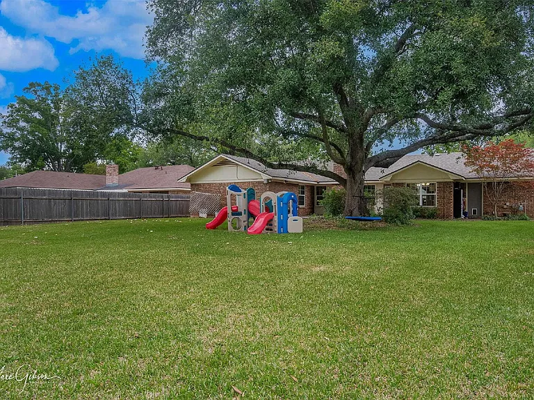 7440 Camelback Dr — Photo 23