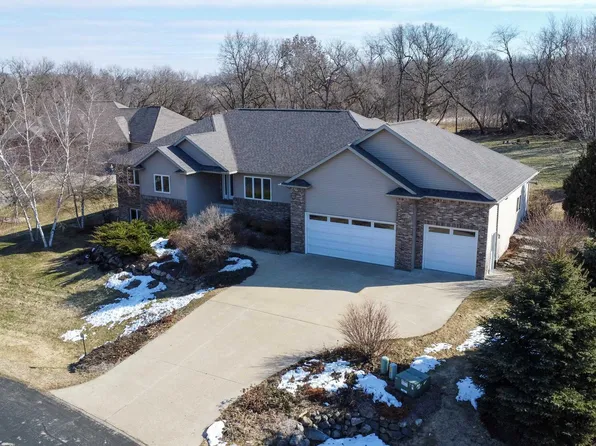 3135 Castleton Xing, Sun Prairie, WI 53590