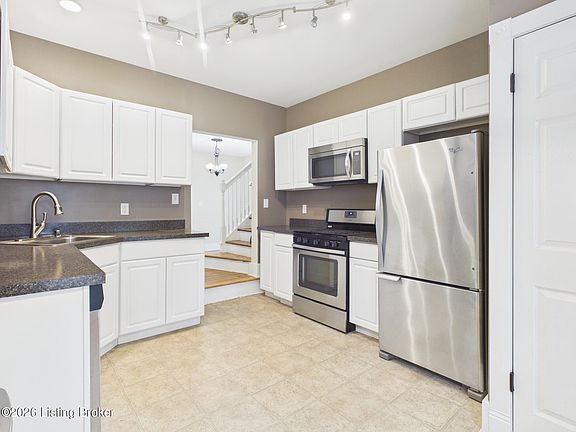 4th image of 956 Ellison Ave