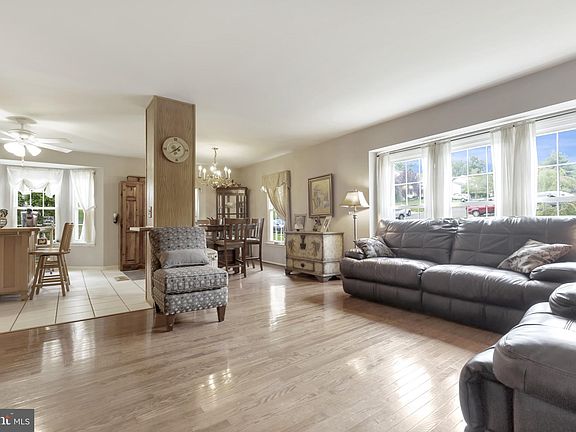 3rd image of 44 Quail Hollow Dr
