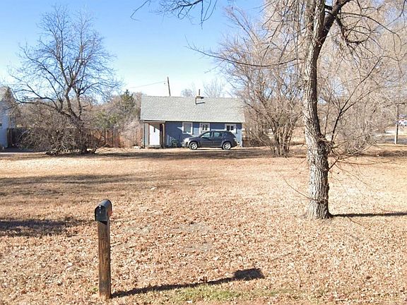 4th image of 765 Emerald Lane