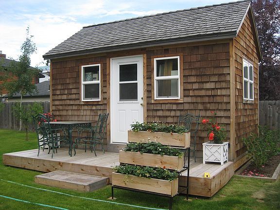 Studio with storage lofts