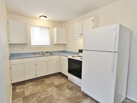 2nd image of 220 W Dion St
