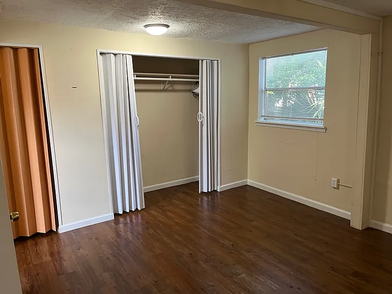 409 N Pine Ave — Photo 4