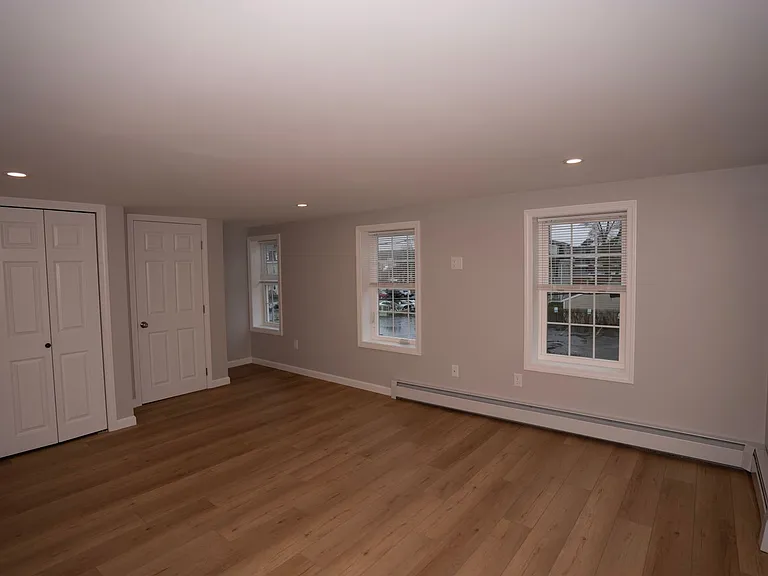 29 Pleasant Street — Photo 8