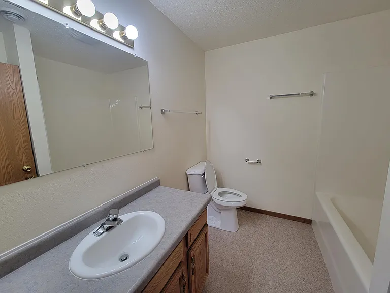 814 Bruce Ct #B — Photo 3