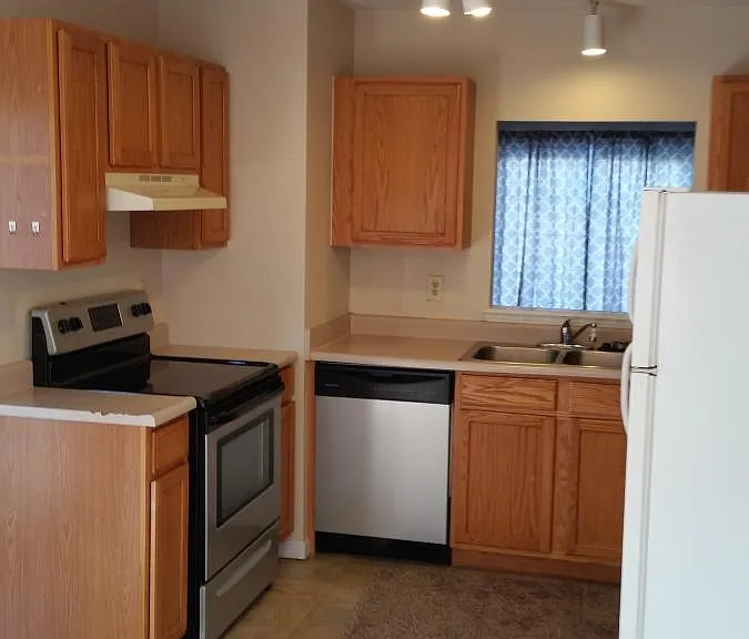 1078 Fairlane Ct — Photo 5
