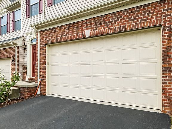 4th image of 90 Kensington Dr