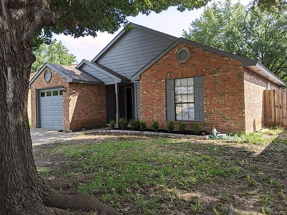 3rd image of 2410 Cripple Creek Dr