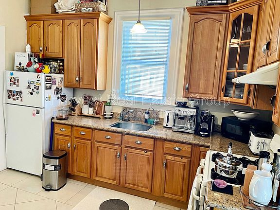 5th image of 637 Central Ave #7