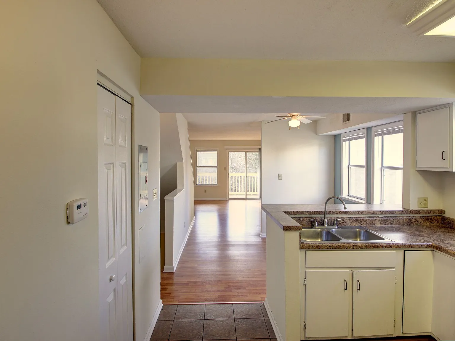 3 bed, 3.5 bath, 1700 sqft, $1,795 — Photo 2