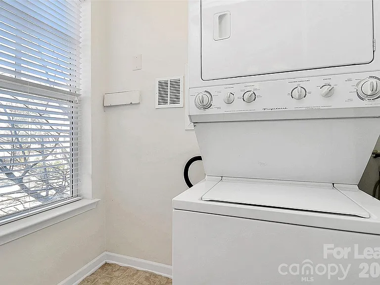 1654 Walnut View Dr — Photo 19