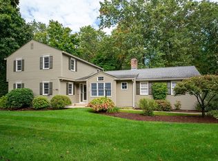 900 Maple Rd, Longmeadow, MA 01106