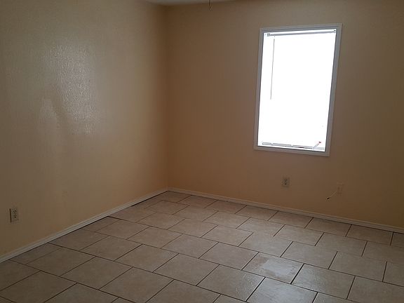 4th image of 401 E McIntyre St Unit A