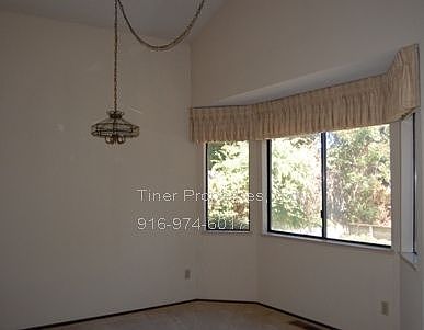 4th image of 8340 Crestshire Cir