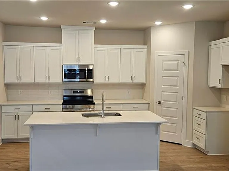 488 S Calico — Photo 2