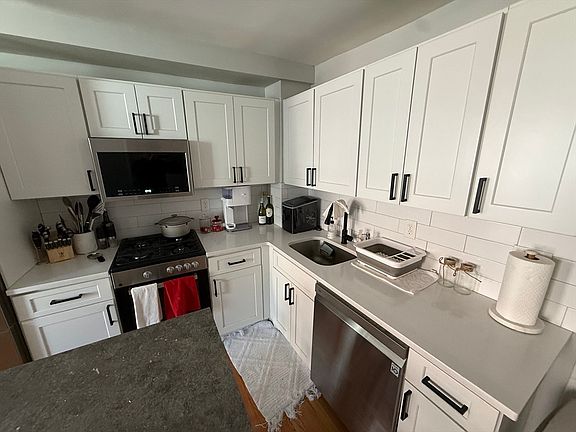 4th image of 204 Endicott St APT 2