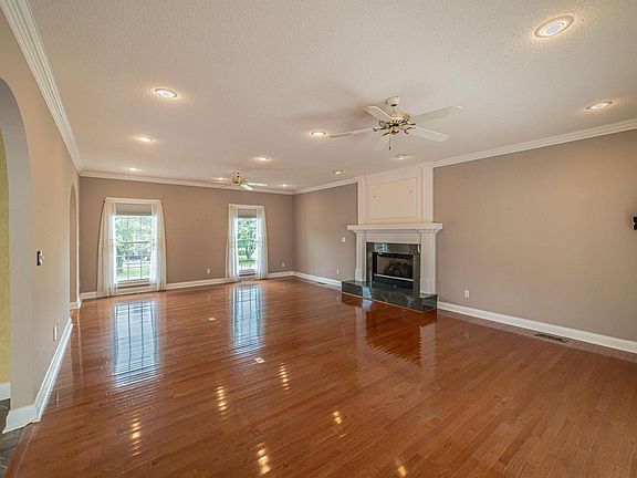 5th image of 400 Tudor Blvd