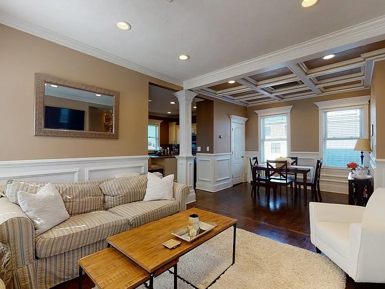 539 E 7th St #3 — Photo 9