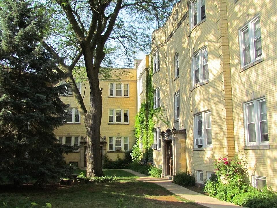 1st image of 4448 W Gunnison St APT 3B