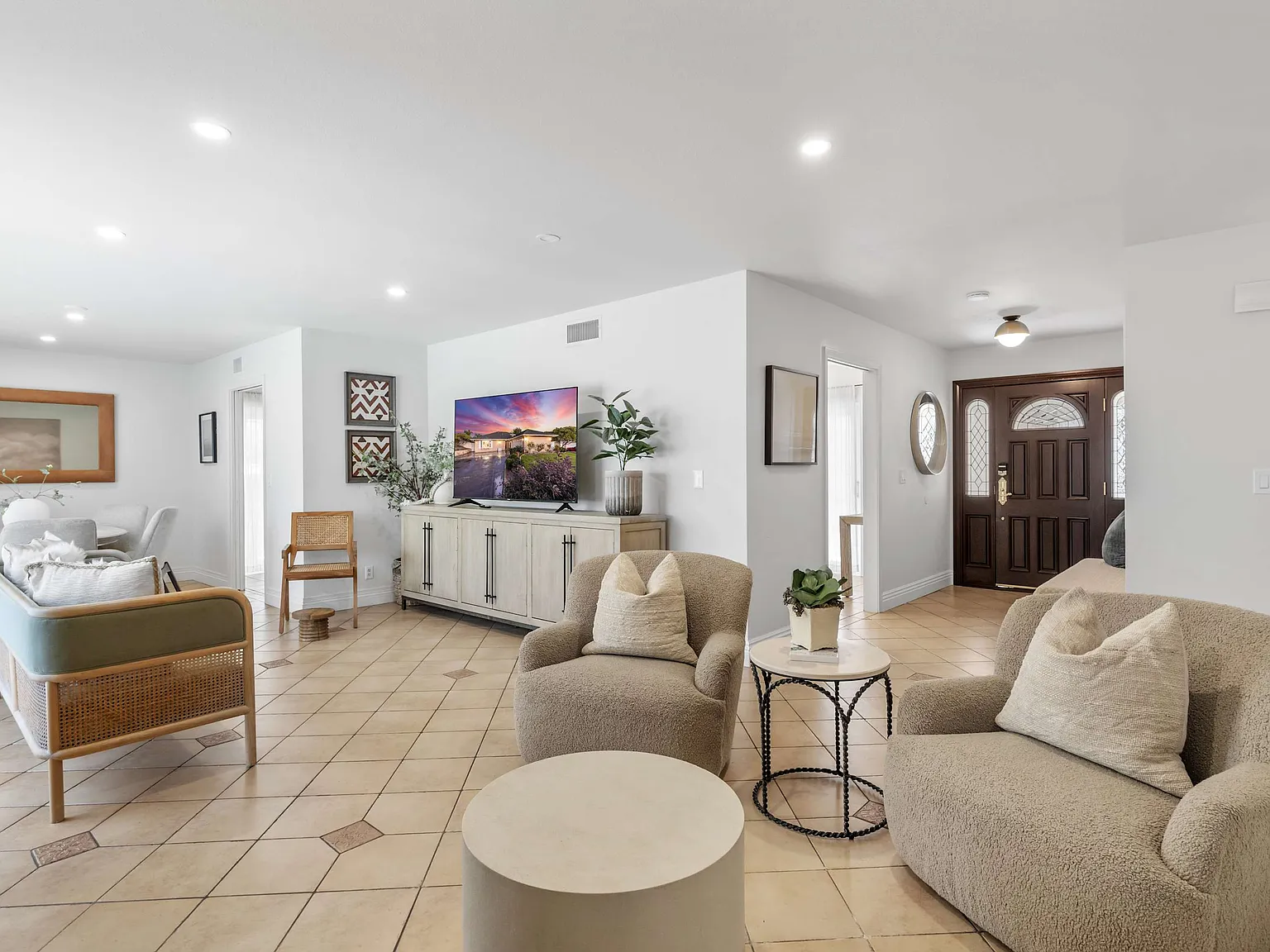 766 N Ford Ave — Photo 4