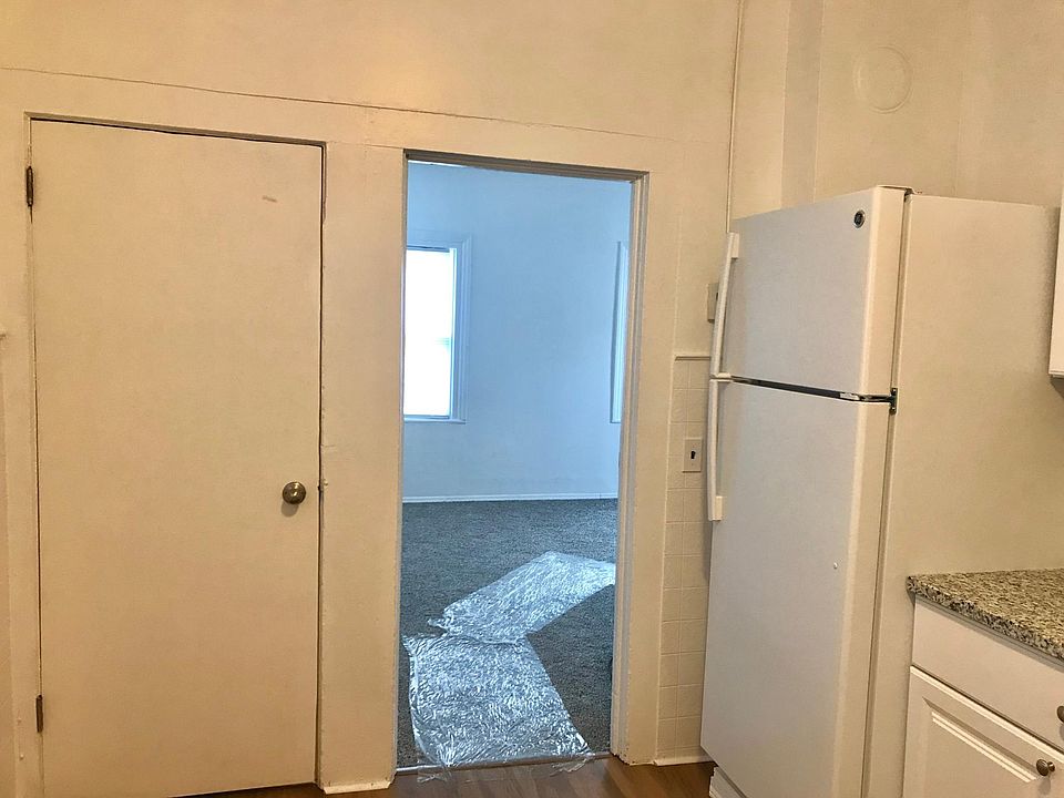 Kitchen info Living Room