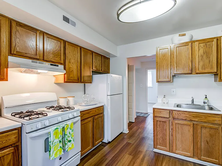 Fairway Apartments — Photo 18