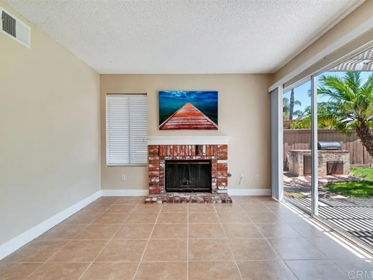 338 Holiday Way — Photo 8