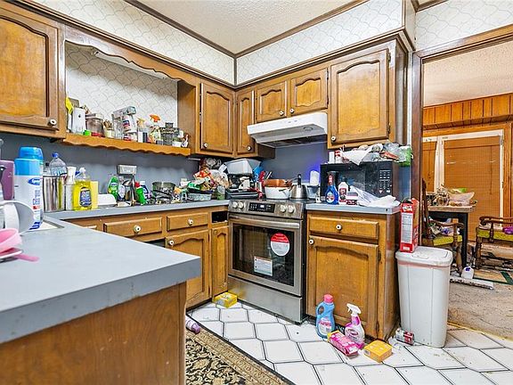 4th image of 16840 Dahlgren Ave