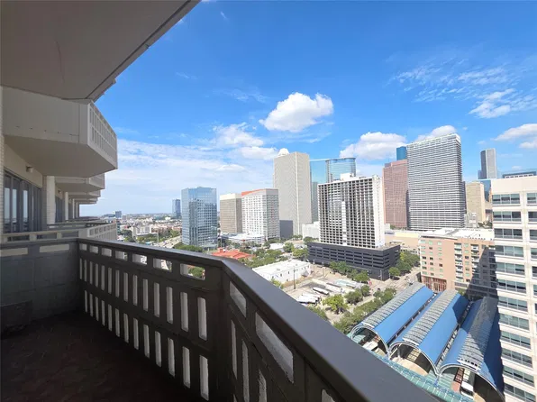 2016 Main St APT 1907, Houston, TX 77002