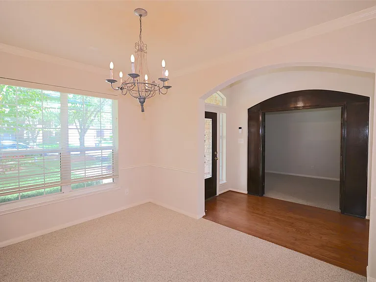 4810 Zachary Ln — Photo 2