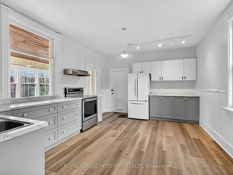 56 Grosvenor Ave — Photo 13
