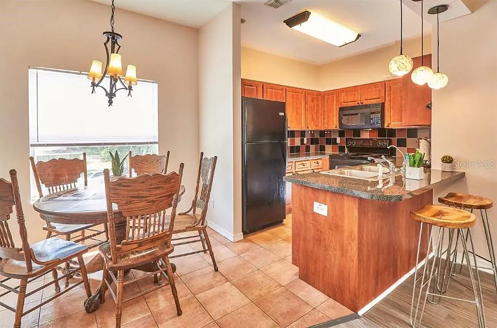 4 bed, 2.5 bath, 1755 sqft, $2,900 — Photo 2