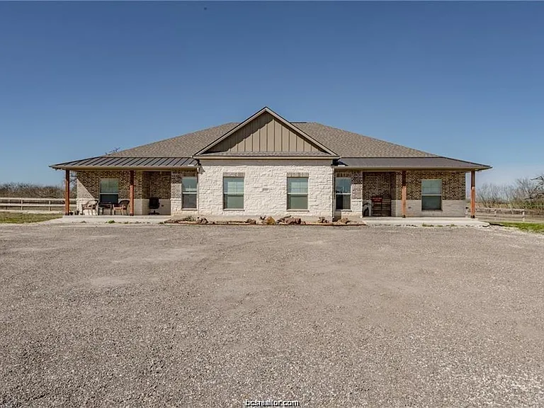 4001 Golden Eagle Dr #B — Photo 1