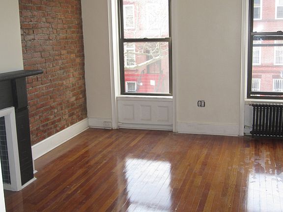 4th image of 739 Lincoln Pl APT 2